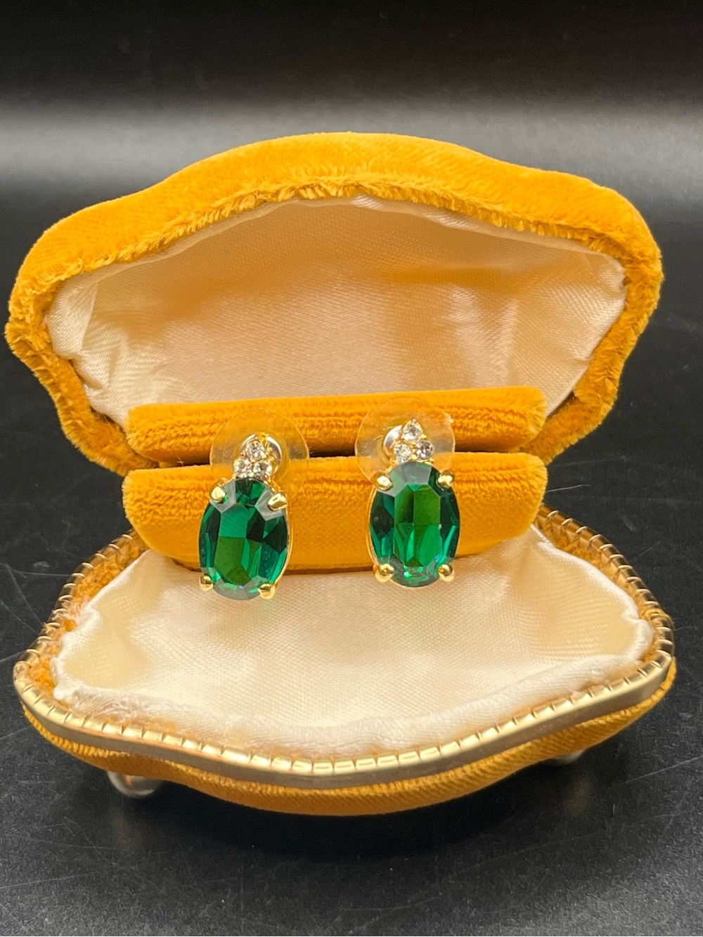 Stunning Vintage-Style Emerald Green Crystal Stud Earrings